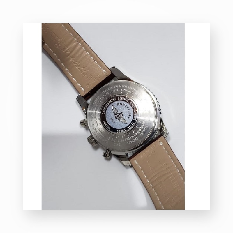 Breitling BR-06 Breitling Navitimer Chronograph ângulo 3